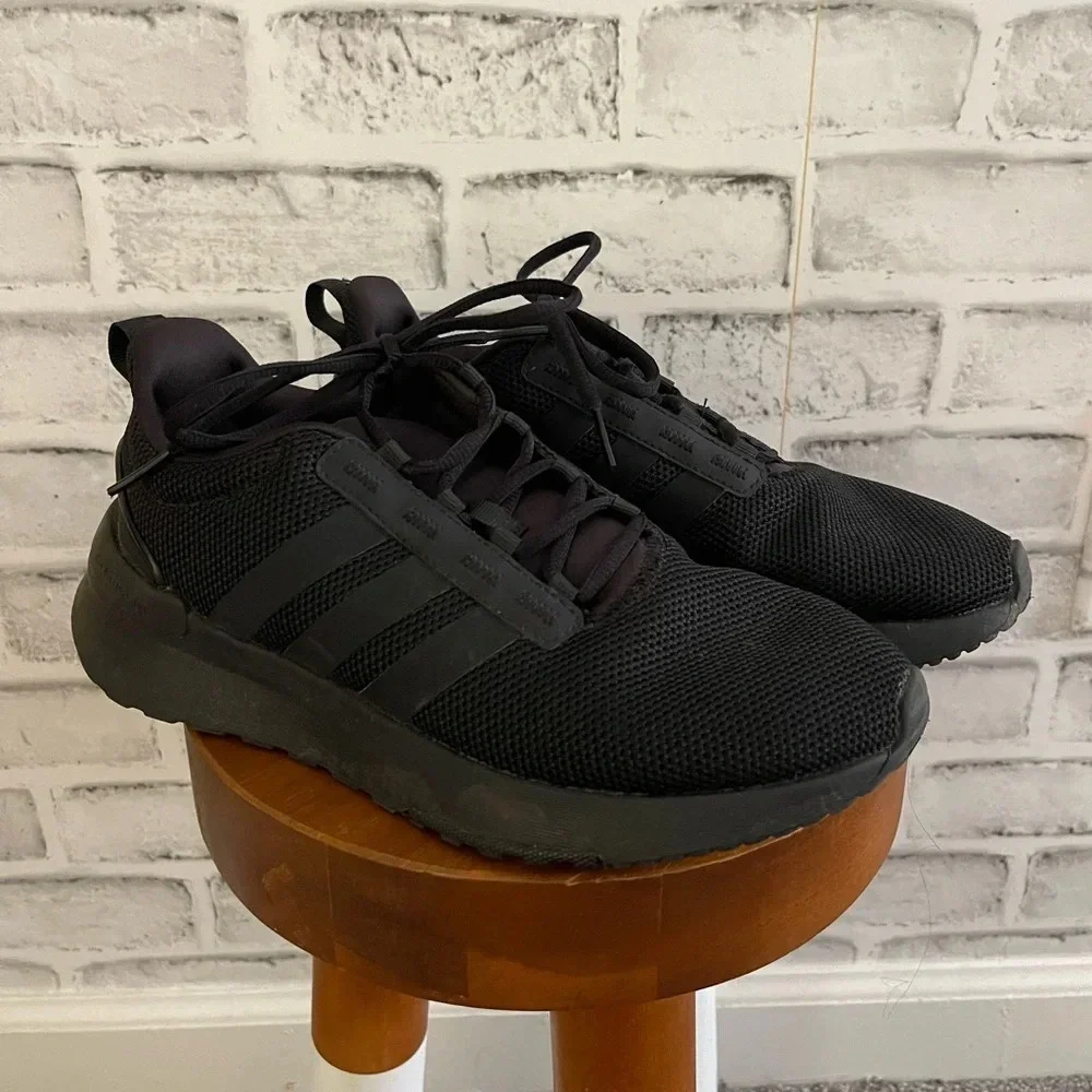 Youth sized adidas black Racer lace up athletic sneakers 5Y